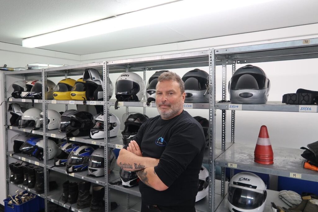 Piet Bieger im Motorradraum